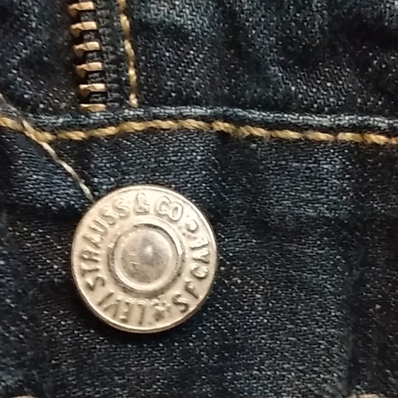 Levis - Picture 4 of 5
